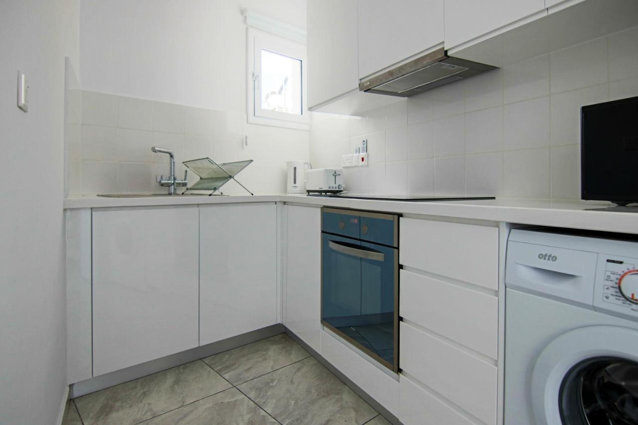 Phaedrus Living: Seaside Luxury Flat Lighthouse 74 Apartment Paphos Bagian luar foto