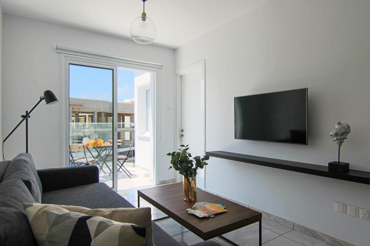 Phaedrus Living: Seaside Luxury Flat Lighthouse 74 Apartment Paphos Bagian luar foto